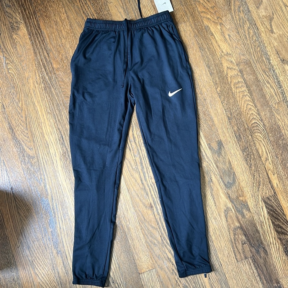 NWT Woman’s Nike Dri-fit running pants